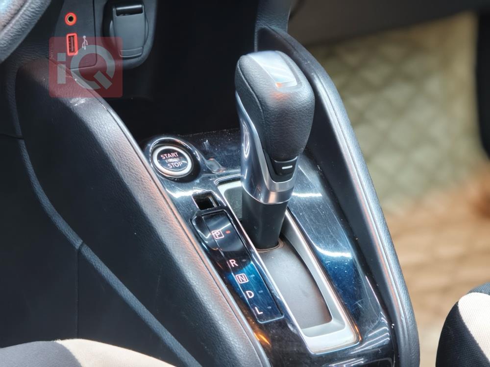 نيسان فيرسا